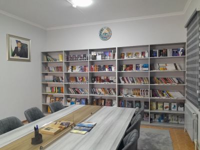 Uvaysiy Mahalla kutubxonasi